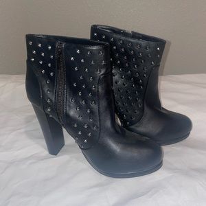 Studded Ankle Heeled Booties (9W)